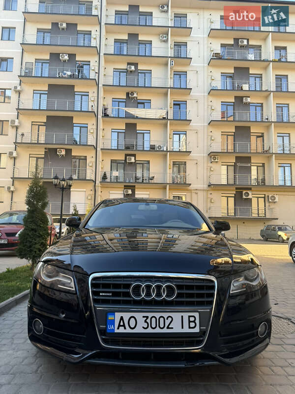 Седан Audi A4 2012 в Ужгороде