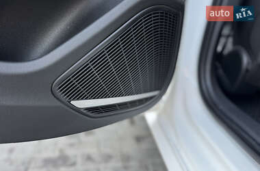 Седан Audi A4 2015 в 