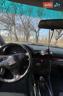Седан Audi A4 2000 в 