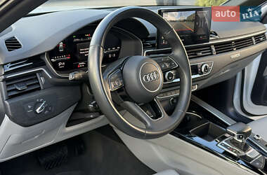 Седан Audi A4 2022 в 