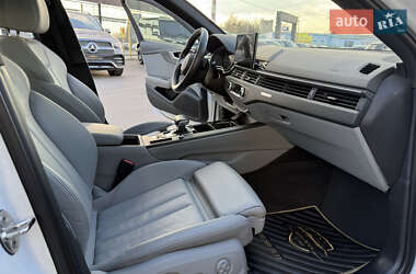 Седан Audi A4 2022 в 