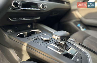 Седан Audi A4 2019 в 