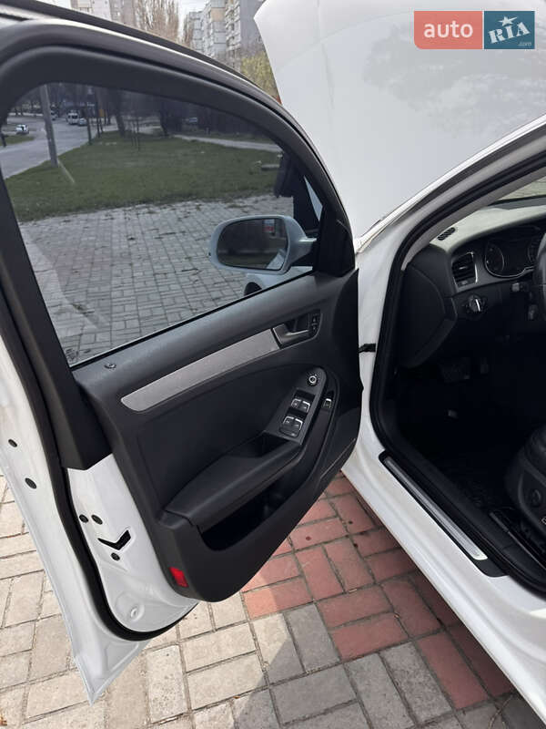 Седан Audi A4 2012 в Запорожье