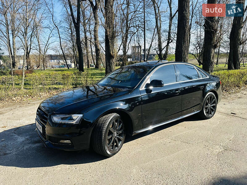 Седан Audi A4 2014 в Киеве