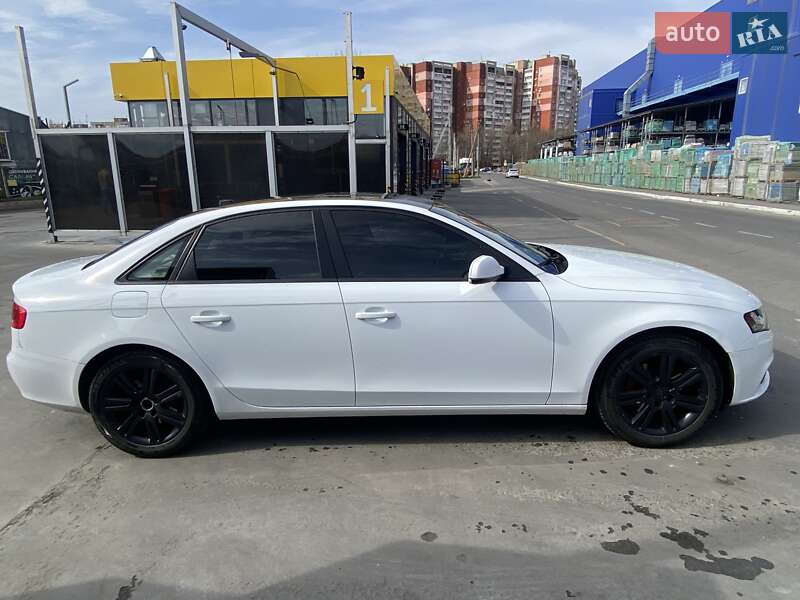 Седан Audi A4 2010 в 