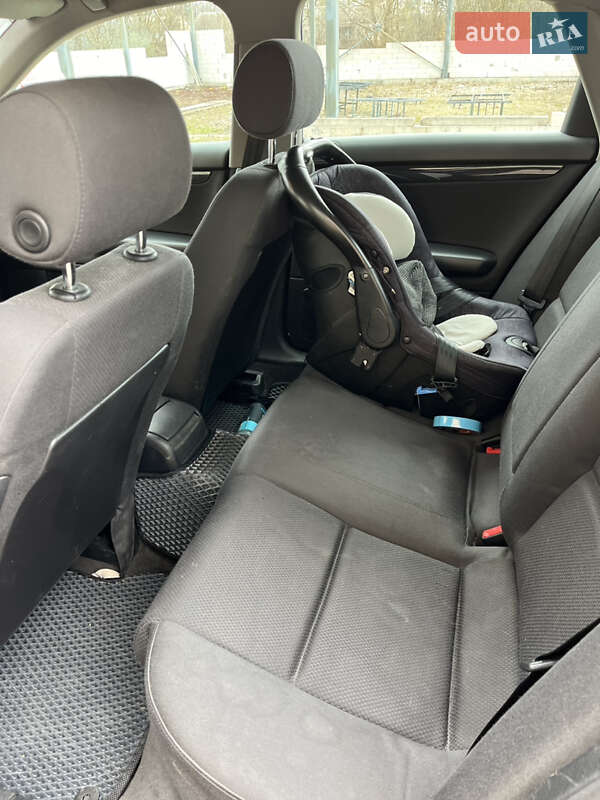 Седан Audi A4 2004 в Хмельницком
