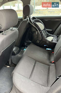 Седан Audi A4 2004 в 