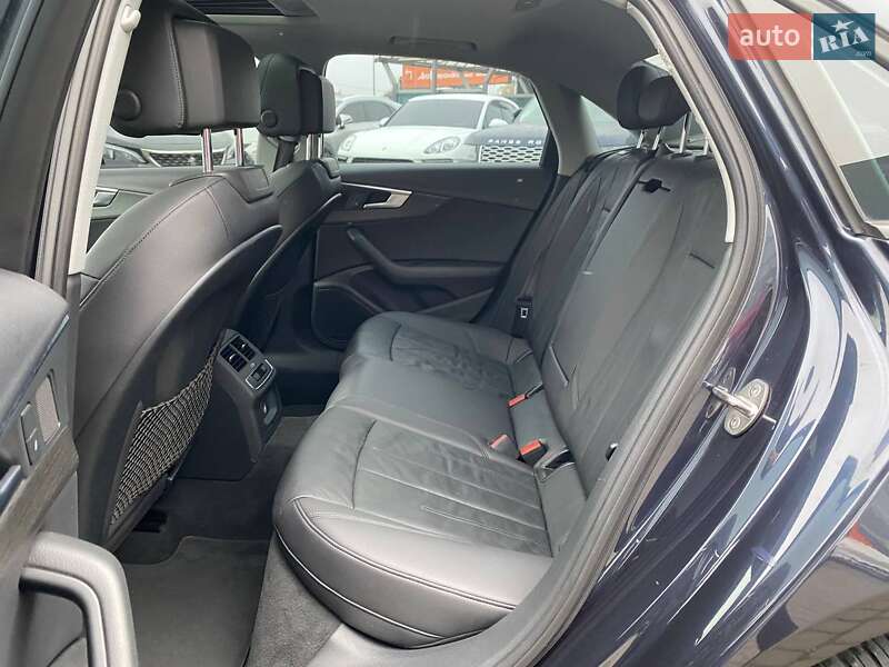 Седан Audi A4 2016 в Львове