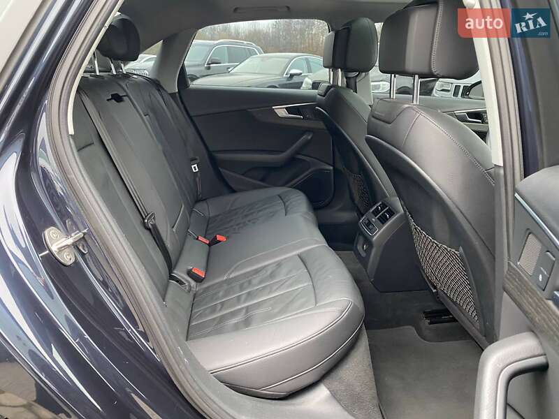 Седан Audi A4 2016 в Львове