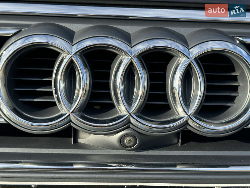 Седан Audi A4 2016 в Івано-Франківську