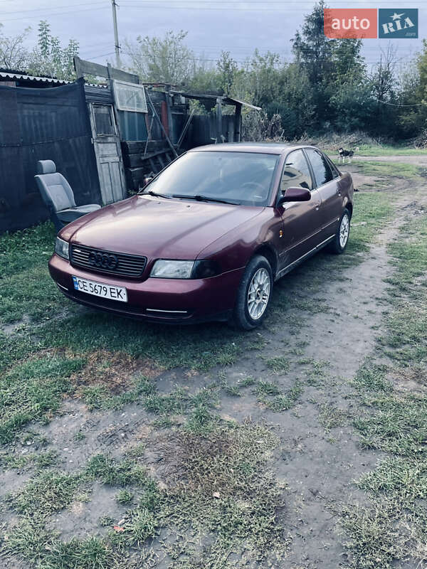 Седан Audi A4 1998 в Кельменцах