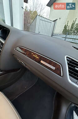 Седан Audi A4 2015 в 
