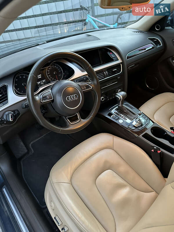Седан Audi A4 2015 в Киеве