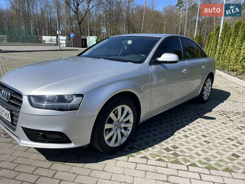 Седан Audi A4 2013 в Харькове