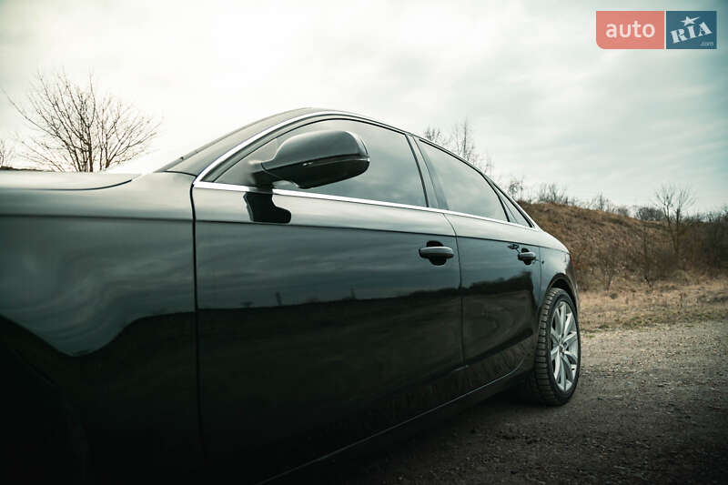 Седан Audi A4 2013 в Золочеве
