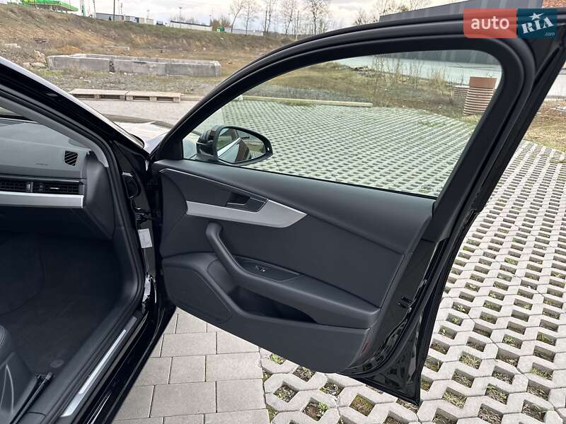 Седан Audi A4 2021 в Хмельницком