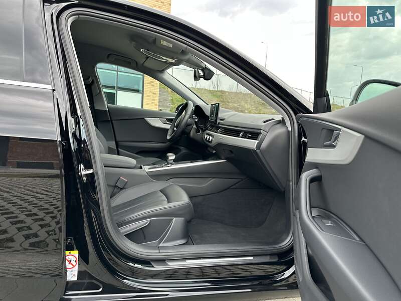Седан Audi A4 2021 в Хмельницком