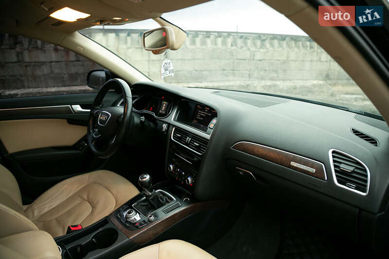 Седан Audi A4 2013 в Золочеве