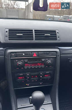 Седан Audi A4 2001 в 