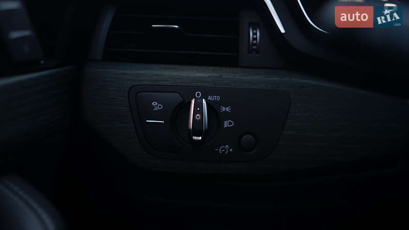 Седан Audi A4 2020 в Львові