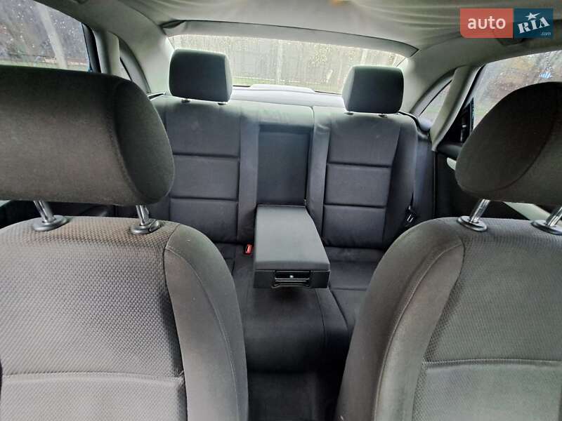 Седан Audi A4 2001 в 