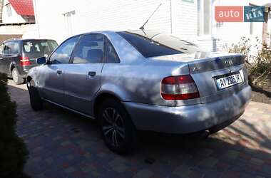 Седан Audi A4 1996 в Обухове