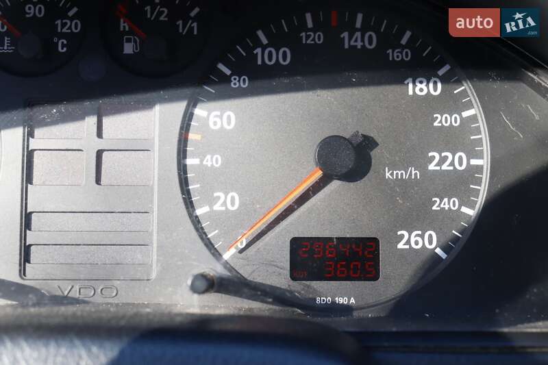 Седан Audi A4 1996 в Обухове