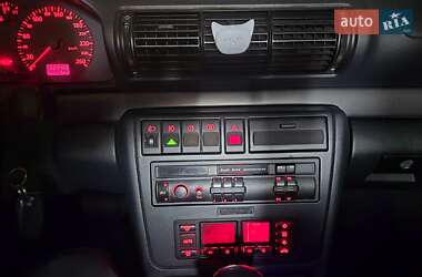 Седан Audi A4 1997 в 