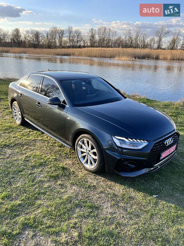 Седан Audi A4 2019 в Полтаві