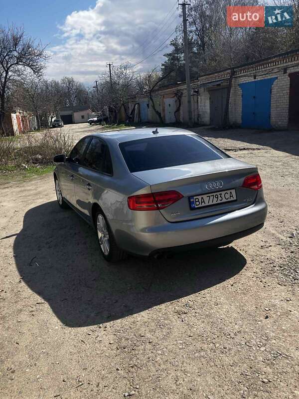 Седан Audi A4 2011 в Светловодске