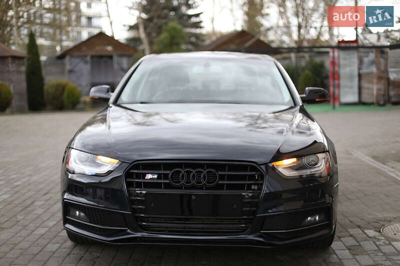 Седан Audi A4 2015 в Львове