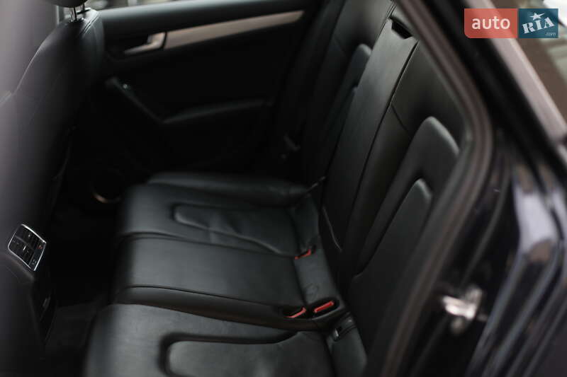 Седан Audi A4 2015 в Львове