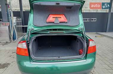 Седан Audi A4 2001 в 