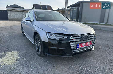 Седан Audi A4 2018 в 