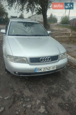Седан Audi A4 1999 в Вараше