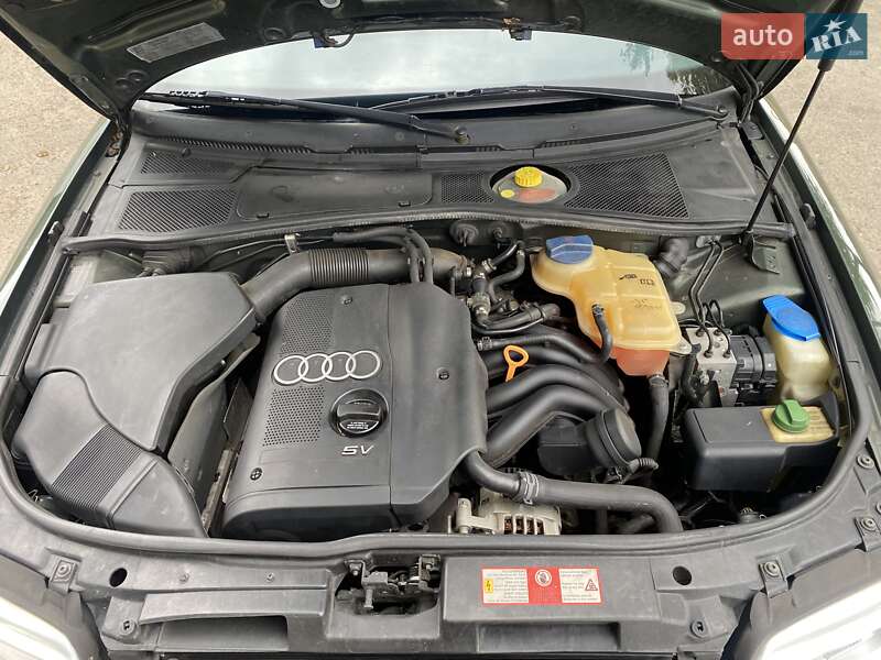 Универсал Audi A4 1999 в Лебедине