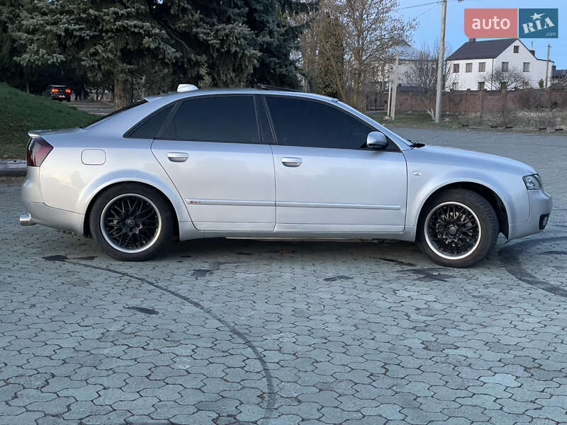 Седан Audi A4 2004 в Дубні