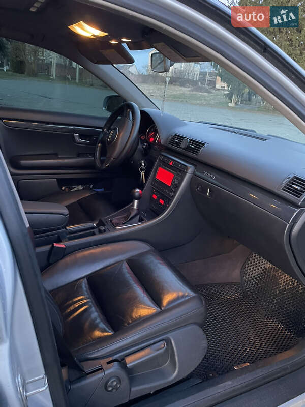Седан Audi A4 2004 в Дубні