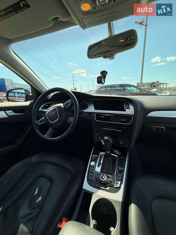 Седан Audi A4 2011 в Луцке