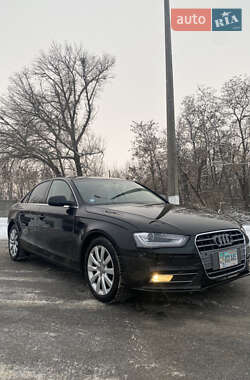 Седан Audi A4 2013 в 