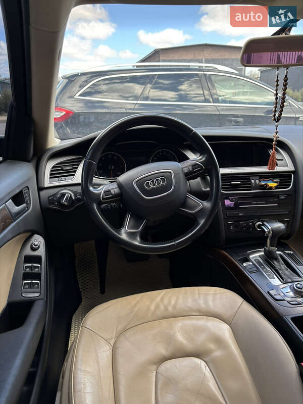 Седан Audi A4 2013 в Львове