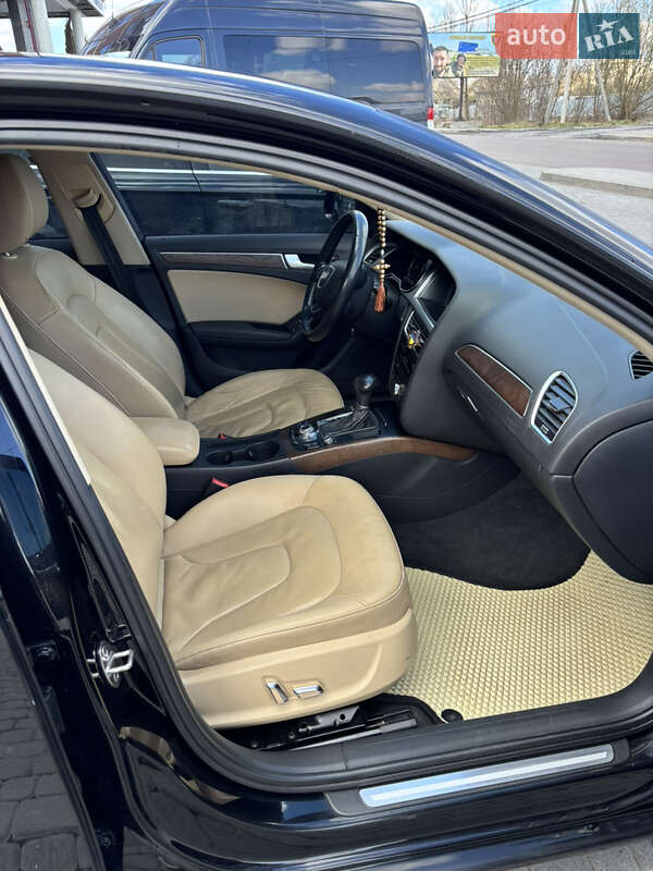 Седан Audi A4 2013 в Львове