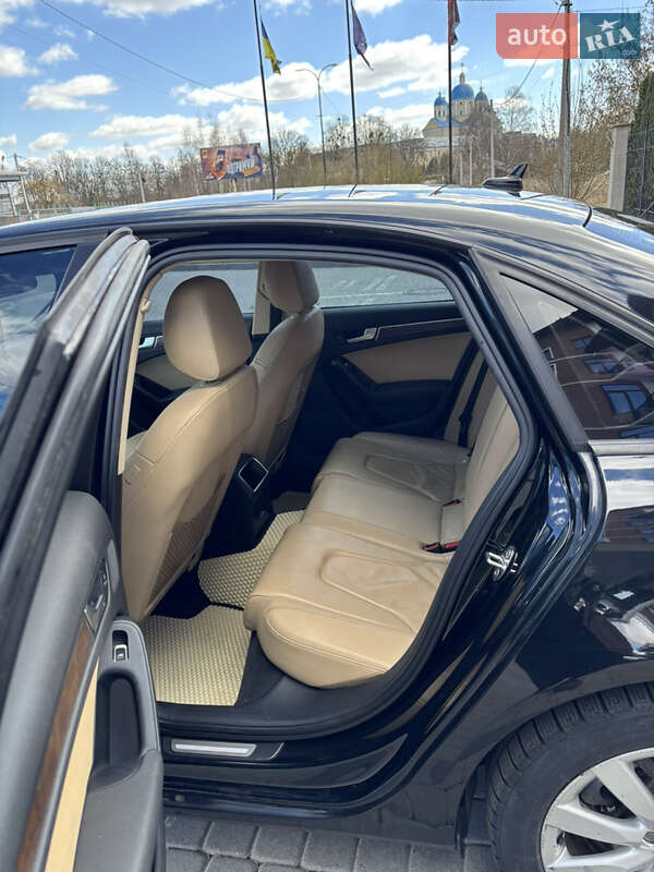 Седан Audi A4 2013 в Львове