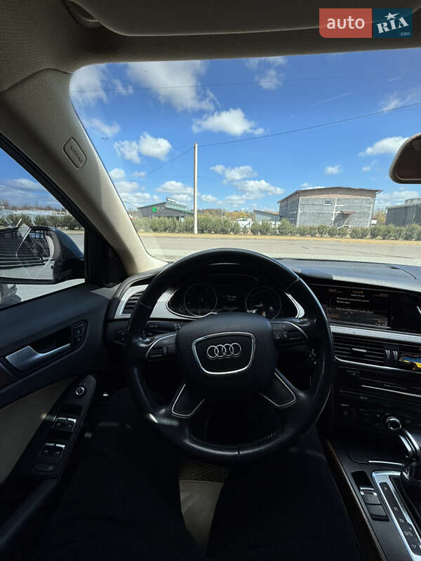 Седан Audi A4 2013 в Львове