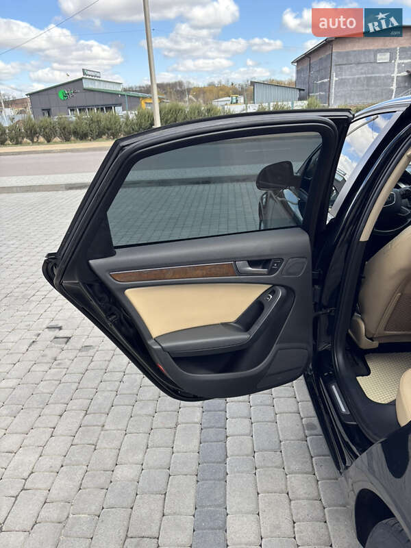 Седан Audi A4 2013 в Львове