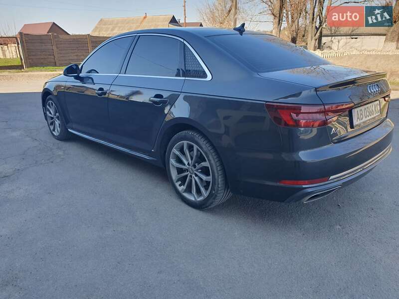 Седан Audi A4 2019 в Шпикові