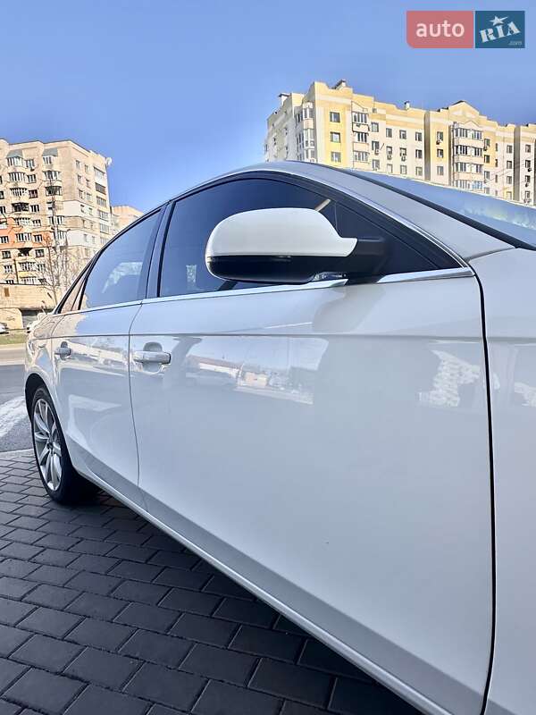Седан Audi A4 2013 в Виннице