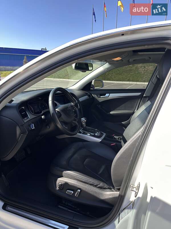 Седан Audi A4 2013 в Виннице