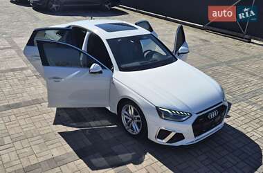 Седан Audi A4 2022 в 