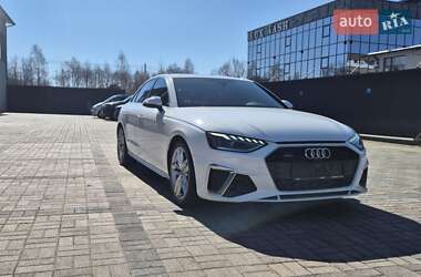 Седан Audi A4 2022 в 